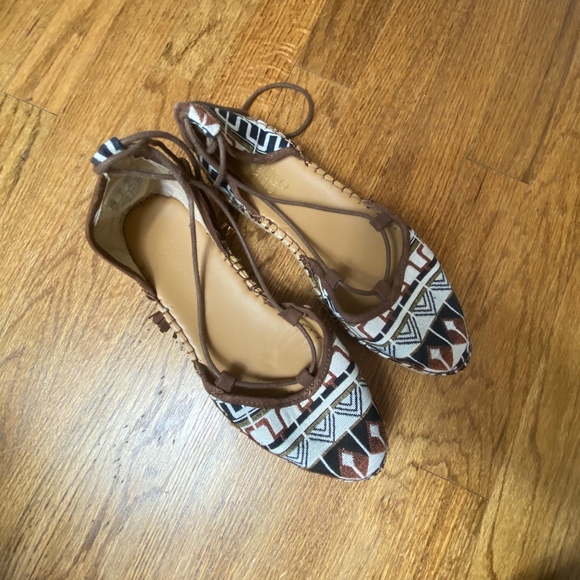 Trendy Flats - Strappy and Fabulous - Picture 6 of 6